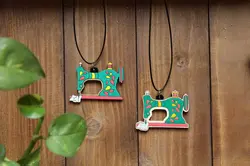 گردنبند چوبی چرخ خیاطی