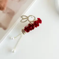 کلیپس دم اسبی خرگوش و گل رز قرمز