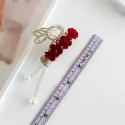 کلیپس دم اسبی خرگوش و گل رز قرمز