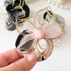 کلیپس گل و حریر کریستالی لاکچری