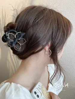 کلیپس گل و حریر کریستالی لاکچری