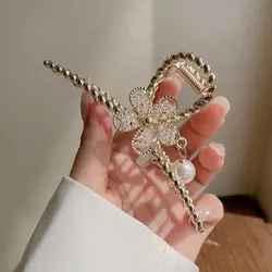 کلیپس فلزی مجلسی بابونه کریستالی آویز مرواریدی