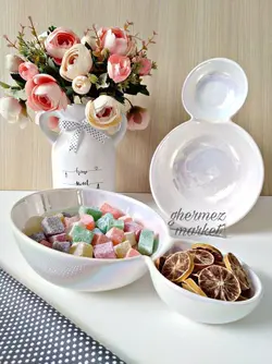 اردورخوری گرد دو خانه هولوگرامی ، تنقلات خوری