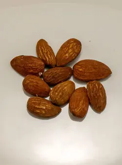 مغز بادام ایرانی