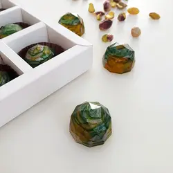 شکلات مغز پسته ای