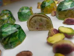 شکلات مغز پسته ای