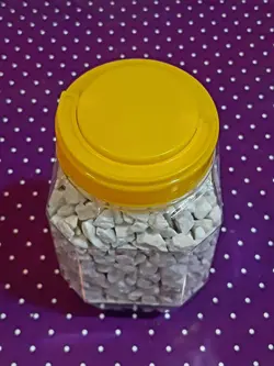 خرید سنگ رنگی در رنگهای مختلف برای تزئین گلدان، باغچه، تراریوم