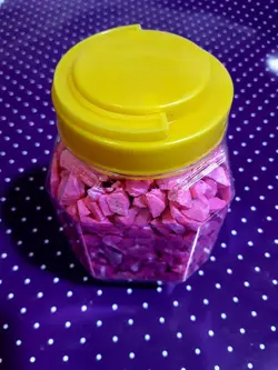 خرید سنگ رنگی در رنگهای مختلف برای تزئین گلدان، باغچه، تراریوم