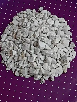 خرید سنگ رنگی در رنگهای مختلف برای تزئین گلدان، باغچه، تراریوم