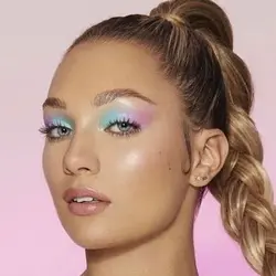 پالت سایه چشم مورفی مدل maddie ziegler