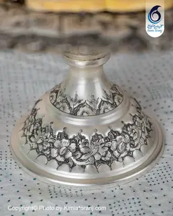 شیرینی خوری شبه نقره تک پایه قلمزنی طرح صورت آبکاری پتینه - مجموعه صنایع دستی کیمیا ترنج