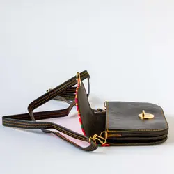 کیف چرم کوچک مدل سوزن دوزی رنگ صورتی
