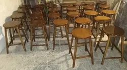 چهارپایه چوبی بلند