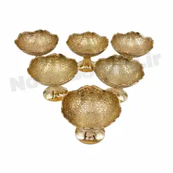 پیاله پایه دار برنجی طرح طاووس لبه قلعه 4 اینچ - نوین برنز