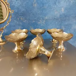 پیاله پایه دار برنجی طرح طاووس لبه قلعه 4 اینچ - نوین برنز