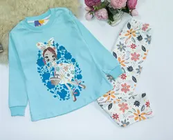 بلوز شلوار دختر با عینک آفتابی