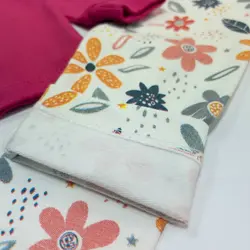 بلوز شلوار دختر با عینک آفتابی