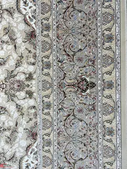 فرش ماشینی خاطره کویر کاشان-طرح مستانه کرم صدفی-1500شانه-4500 تراکم