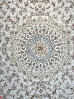 فرش ماشینی خاطره کویر کاشان-طرح مستانه کرم صدفی-1500شانه-4500 تراکم