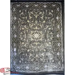 فرش ماشيني خاطره کوير کاشان 1200شانه با تراکم 3600 آکروليک طرح تخت طاووس زغالی هايبالک