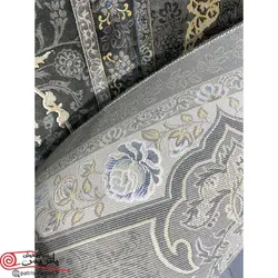 فرش ماشيني خاطره کوير کاشان 1200شانه با تراکم 3600 آکروليک طرح تخت طاووس زغالی هايبالک
