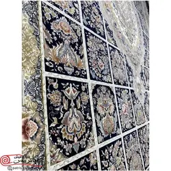 فرش ماشيني قالی سلیمان 1200شانه با تراکم 3600 آکروليک طرح خشتی گیتی سرمه ای هايبالک