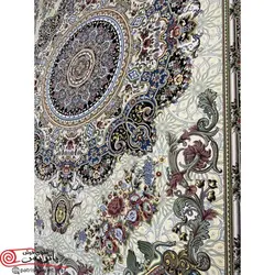 فرش ماشيني خاطره کوير کاشان 1200شانه با تراکم 3600 آکروليک طرح پاریس کرم هايبالک