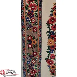 فرش گبه طرح گلاب کرم با تراکم بالا و برند پاتریس