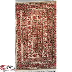 فرش گبه طرح گلفرنگ شکلاتی با تراکم بالا و برند پاتریس