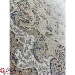 فرش ماشيني خاطره کوير کاشان 1600شانه با تراکم 4500 آکروليک طرح ارغوان کرم صدفی هايبالک