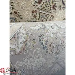 فرش ماشيني خاطره کوير کاشان 1600شانه با تراکم 4500 آکروليک طرح ارغوان کرم صدفی هايبالک