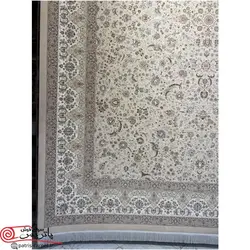 فرش ماشيني با برند خاطره کویر کاشان 1500شانه با تراکم 4500 آکروليک طرح گل افشان کرم - صدفی