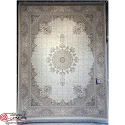 فرش ماشيني با برند خاطره کویر کاشان 1500شانه با تراکم 4500 آکروليک طرح زرنگار کرم - سفید