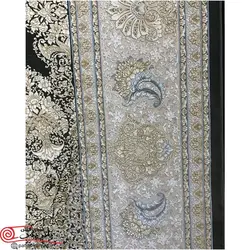فرش ماشيني خاطره کوير کاشان 1200شانه با تراکم 3600 آکروليک طرح ونیز زغالی هايبالک