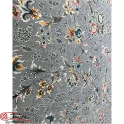 فرش ماشيني با برند فرش پاتریس 1500شانه با تراکم 4500 آکروليک طرح افشان سی گل طوسی