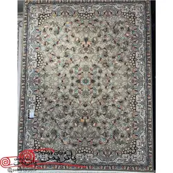 فرش ماشيني شاهکار صفویه 700 شانه با تراکم 2550 آکروليک طرح 5666 فیلی
