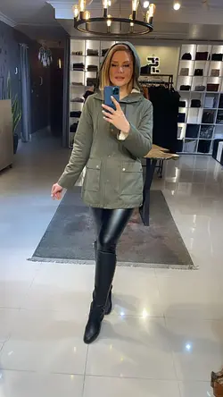 کاپشن کتی رینای