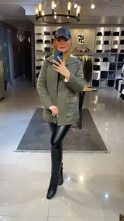 کاپشن کتی رینای