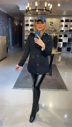 کاپشن کتی رینای