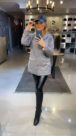 کاپشن کتی رینای