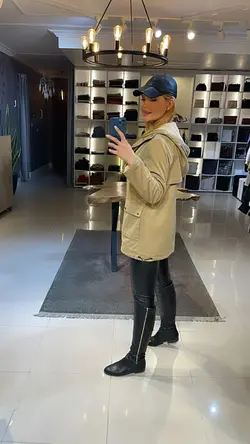 کاپشن کتی رینای