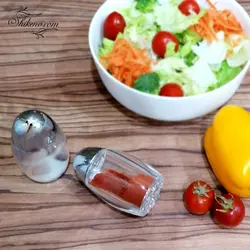 نمک پاش تخم مرغی درب کروم اکرولیک تایوان کد 136