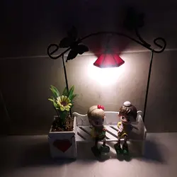 مجسمه چراغ دار دختر و پسر عاشق روی نیمکت