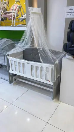 گهواره چوبی ابعاد ابعداد 60*120 کنار مادر و تنظیمی دیوانکو Divanco - فروشگاه سیسمونی روژان