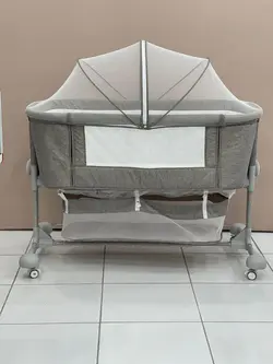 تخت کنار مادر