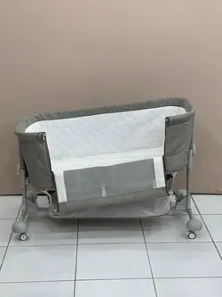 تخت کنار مادر