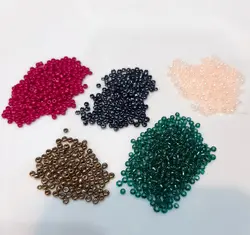 منجوق ریز شیشه ای براق 2 میل ( بسته 500 گرمی )