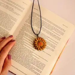 گردنبند طرح گل بابونه