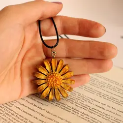 گردنبند طرح گل بابونه