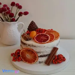 کیک خامه ای کیک اسفنجی شکلاتی با فلینگ موز و کارامل - ونسی گیفت